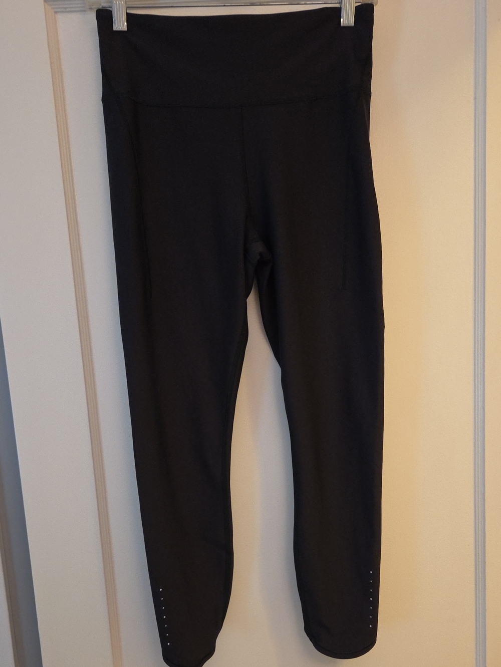 Athleta Black Pacesetter 7/8 Tight Leggings